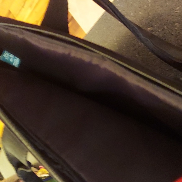 SOLO computer laptop carry case 16" x 12" black like new never used - Picture 8 of 11